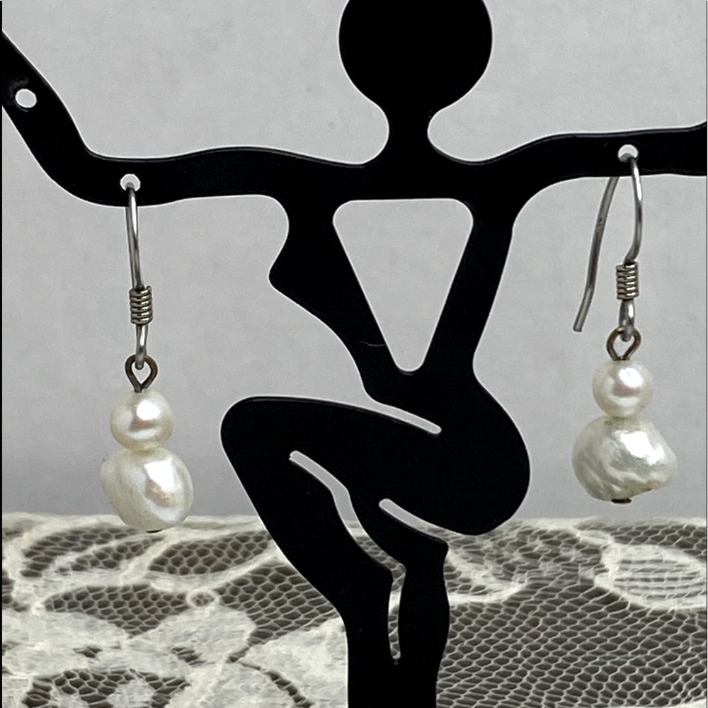 Precious Pearl-like Dangling Earrings -Vintage